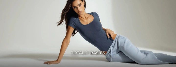 Entdecke Totally Basics von Tally Weijl, essentielle Everyday Pieces für einfaches Styling, perfekte Passformen und vielseitige Outfits, die du immer wieder tragen kannst.- TALLY WEiJL