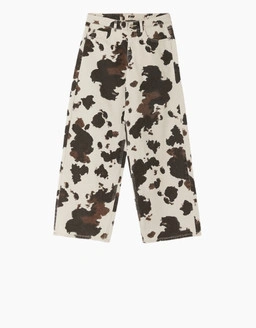 Scopri jeans dalle vestibilità moderne e dallo stile intramontabile, ideali per outfit quotidiani senza sforzo.