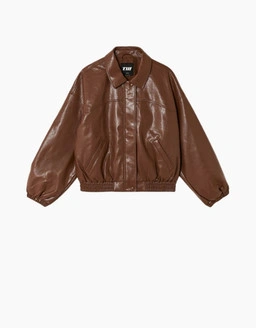 Entdecke die Jacken von Tally Weijl mit angesagter Outerwear für müheloses Layering und stylische Alltagslooks.