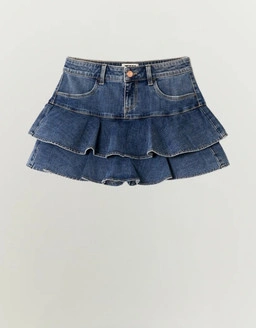 Discover skirts that blend feminine style and everyday versatility, perfect for casual looks or more polished outfits.