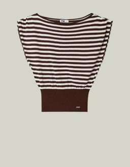 Avvolgiti nella nostra nuova collezione di maglieria con texture morbide strati cozy e capi senza tempo per tutti i giorni.Avvolgiti nella nostra nuova collezione di maglieria con texture morbide strati cozy e capi senza tempo per tutti i giorni.