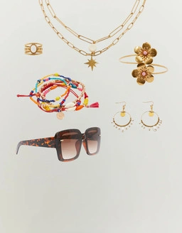 Discover accessories designed to complete every outfit, from everyday essentials to statement details that elevate your look.