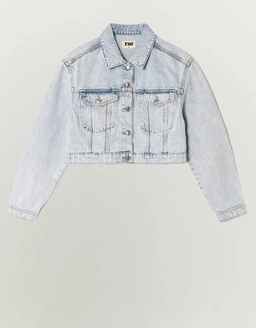 Discover Tally Weijl’s jackets, featuring trendy outerwear designed for effortless layering and everyday style.