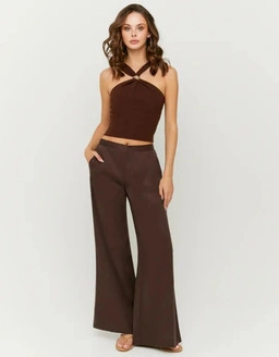 Odkryj spodnie, które łączą nowoczesne fasony z ponadczasowym stylem, idealne do tworzenia codziennych stylizacji bez wysiłku.