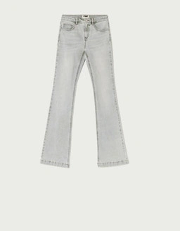 Finde deine perfekten Jeans mit stylischen Outfits, chicem Look und angesagten Saison-Essentials.