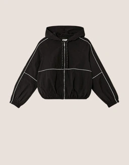 Discover Tally Weijl’s jackets, featuring trendy outerwear designed for effortless layering and everyday style.