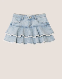 Discover skirts that blend feminine style and everyday versatility, perfect for casual looks or more polished outfits.