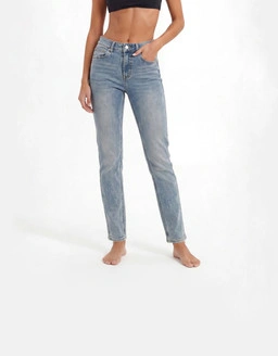 Découvrez le jean Slim Fit Tally Weijl – un denim femme près du corps à la silhouette moderne, parfait pour des looks casual et tendance.