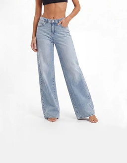 Découvrez le jean Barrel Fit Tally Weijl – un denim femme tendance à jambe arrondie et coupe décontractée, alliant confort et style affirmé.