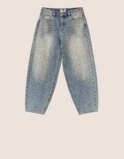 Finde deine perfekten Jeans mit stylischen Outfits, chicem Look und angesagten Saison-Essentials.
