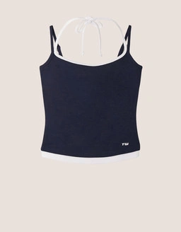 Baue deine Garderobe mit zeitlosen Basics auf Essentials die Komfort einfaches Styling und täglichen Style bieten.