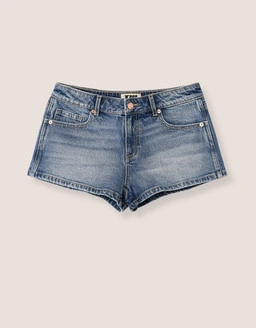Scopri gli shorts Tally Weijl, dai modelli in denim indispensabili ai design casual o più ricercati, perfetti per look di tendenza nelle giornate più calde.