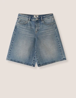 Shop Tally Weijl shorts, from denim essentials to trendy tailored and casual styles, perfect for creating effortless warm weather looks.