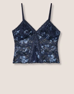 Shop Tally Weijl tops and bodysuits for every mood, from everyday basics to statement styles made to elevate your wardrobe.