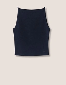 Baue deine Garderobe mit zeitlosen Basics auf Essentials die Komfort einfaches Styling und täglichen Style bieten.