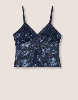 Scopri top e body Tally Weijl, dai basic indispensabili ai modelli più trendy per creare look perfetti in ogni occasione.