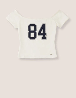 Découvre les T shirts imprimés Tally Weijl, avec des imprimés audacieux et des designs d’inspiration vintage, parfaits pour ajouter du style et du caractère à tes looks du quotidien.