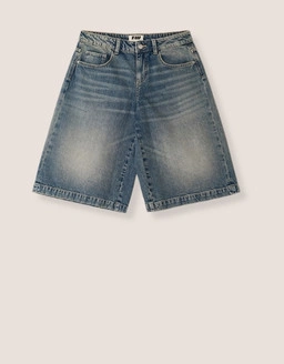 Découvre les shorts Tally Weijl, du denim incontournable aux modèles casual et plus habillés, parfaits pour des looks tendance aux beaux jours.