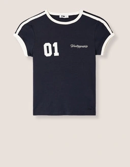 Entdecke Tally Weijl Graphic T Shirts mit auffälligen Prints und Vintage inspirierten Designs, perfekt um deinen Alltagslooks Persönlichkeit und Attitude zu verleihen.