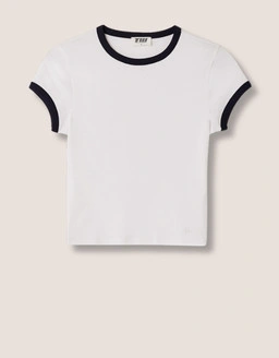 Baue deine Garderobe mit zeitlosen Basics auf Essentials die Komfort einfaches Styling und täglichen Style bieten.