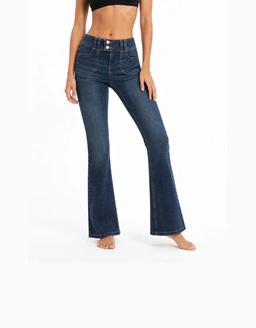 Flare Jeans liegen im Trend mit chicem Style stylischen Outfits Wardrobe Essentials und angesagten Saison Must haves.