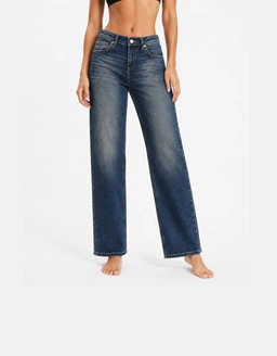 Straight Leg Jeans prägen die Saison mit chicem Style stylischen Outfits und wichtigen Wardrobe Essentials.