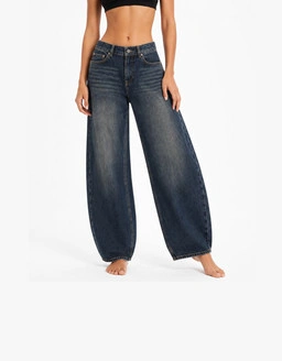 Explore Tally Weijl Barrel Fit jeans – on-trend women’s denim with a relaxed curved leg, combining comfort and statement style.