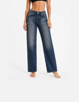 Straight Leg Jeans prägen die Saison mit chicem Style stylischen Outfits und wichtigen Wardrobe Essentials.