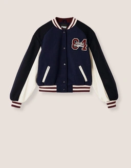 Entdecke die Jacken von Tally Weijl mit angesagter Outerwear für müheloses Layering und stylische Alltagslooks.