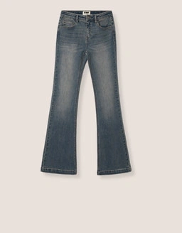 Finde deine perfekten Jeans mit stylischen Outfits, chicem Look und angesagten Saison-Essentials.
