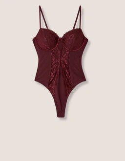 Entdecke Tally Weijl Tops und Bodys für jeden Style – von lässigen Basics bis zu trendigen Statement Pieces für deinen perfekten Look.