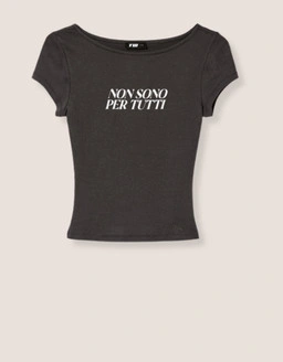Scopri le T shirt stampate Tally Weijl, con stampe d’impatto e design d’ispirazione vintage, perfette per aggiungere personalità e carattere ai tuoi look di tutti i giorni.