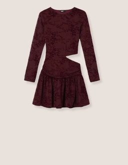 Scopri abiti pensati per ogni stile, dai modelli casual da giorno alle proposte più eleganti per ogni occasione.