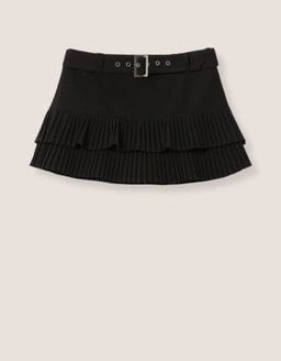 Discover skirts that blend feminine style and everyday versatility, perfect for casual looks or more polished outfits.