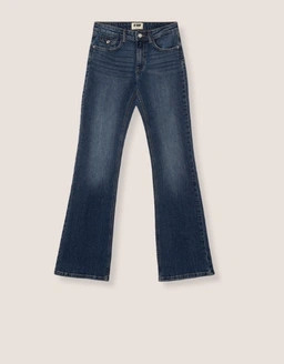 Finde deine perfekten Jeans mit stylischen Outfits, chicem Look und angesagten Saison-Essentials.