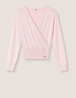 Kuschel dich in unsere neue Strickkollektion mit weichen Texturen cozy Layern und zeitlosen Everyday Pieces.