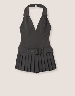 Entdecke Kleider für jeden Stil – von lässigen Alltagslooks bis hin zu eleganten Designs für besondere Momente.