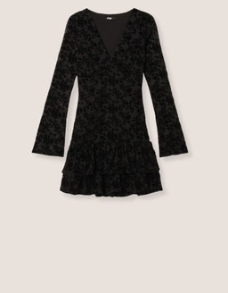 Discover dresses designed to suit every style, from casual everyday looks to elegant outfits perfect for any occasion.