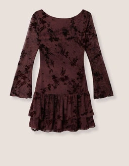 Découvrez des robes adaptées à tous les styles, des modèles décontractés aux pièces élégantes idéales pour toutes les occasions.