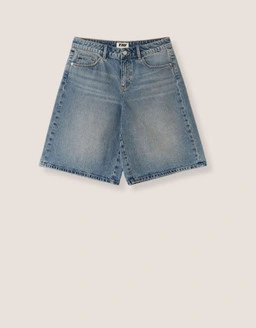 Scopri gli shorts Tally Weijl, dai modelli in denim indispensabili ai design casual o più ricercati, perfetti per look di tendenza nelle giornate più calde.