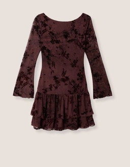 Découvrez des robes adaptées à tous les styles, des modèles décontractés aux pièces élégantes idéales pour toutes les occasions.