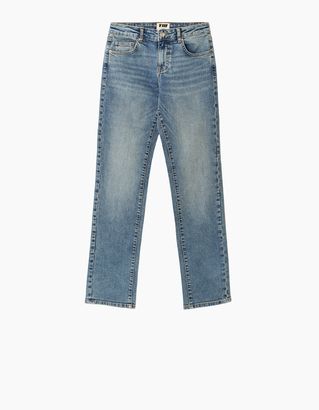 Trova i tuoi jeans perfetti con outfit stilosi, vibrazioni chic e tendenze di stagione.