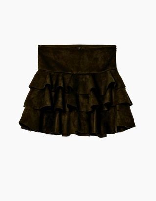 Discover skirts that blend feminine style and everyday versatility, perfect for casual looks or more polished outfits.