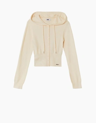 Avvolgiti nella nostra nuova collezione di maglieria con texture morbide strati cozy e capi senza tempo per tutti i giorni.Avvolgiti nella nostra nuova collezione di maglieria con texture morbide strati cozy e capi senza tempo per tutti i giorni.