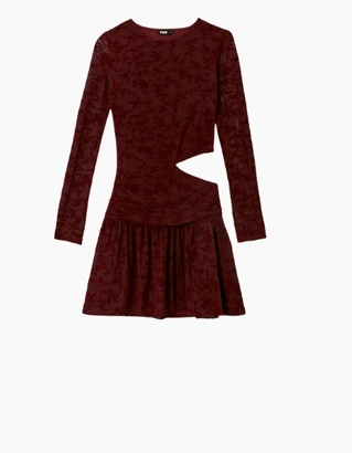 Scopri abiti pensati per ogni stile, dai modelli casual da giorno alle proposte più eleganti per ogni occasione.