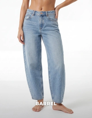 Scopri i jeans Barrel Fit Tally Weijl – denim donna di tendenza con gamba curva e vestibilità rilassata, per comfort e stile deciso.
