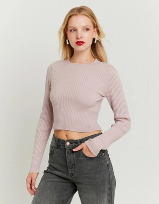 Discover knit tops in our innovation page with chic fashion vibes stylish outfits and creative trends.