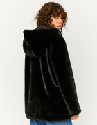 Schwarzer Mantel aus Kunstfell mit Kapuze