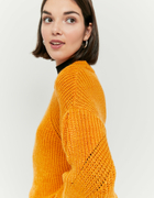 Żółty sweter z balonowymi rękawami