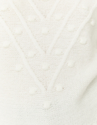Weißer Pullover mit Stehkragen